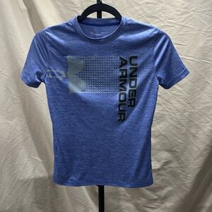 Under Armour loose fit blue short sleeve shirt, size YMD